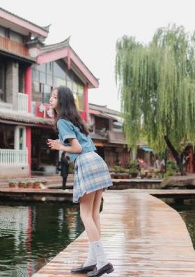 女王踩踏脚奴免费区域视频_国语配音超清